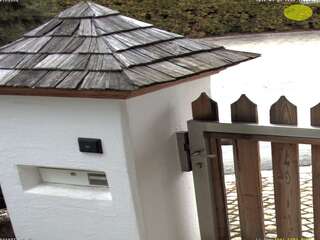 Gate