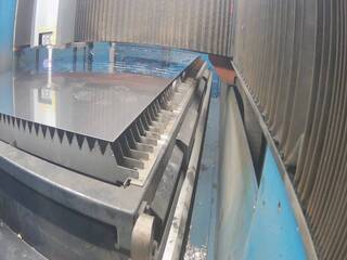 Laser cutting machine