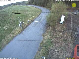 Road with guard arm