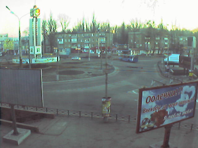 95y kvartal (pyatak). Sprava (ne vidno) Macdonalds
